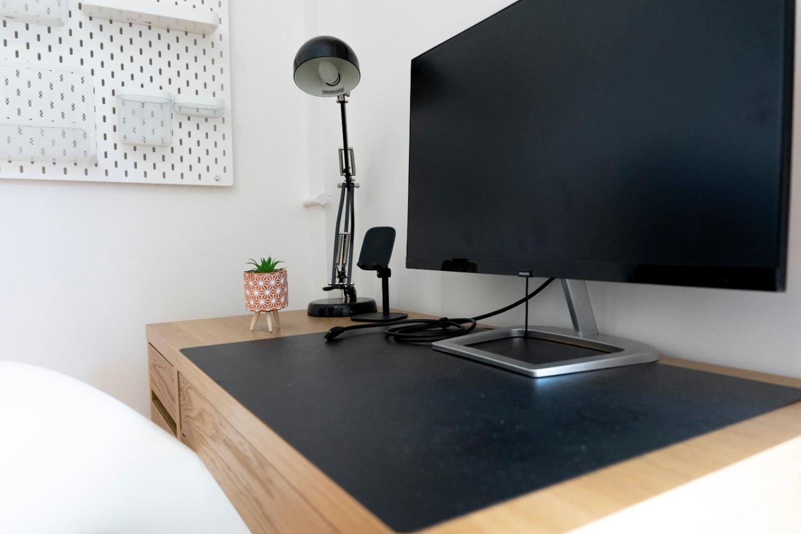 Cozy And Modern Near Center *